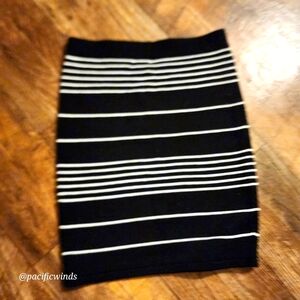 90's Vintage Like New Black and White Ribbed Mini Pencil Skirt Small